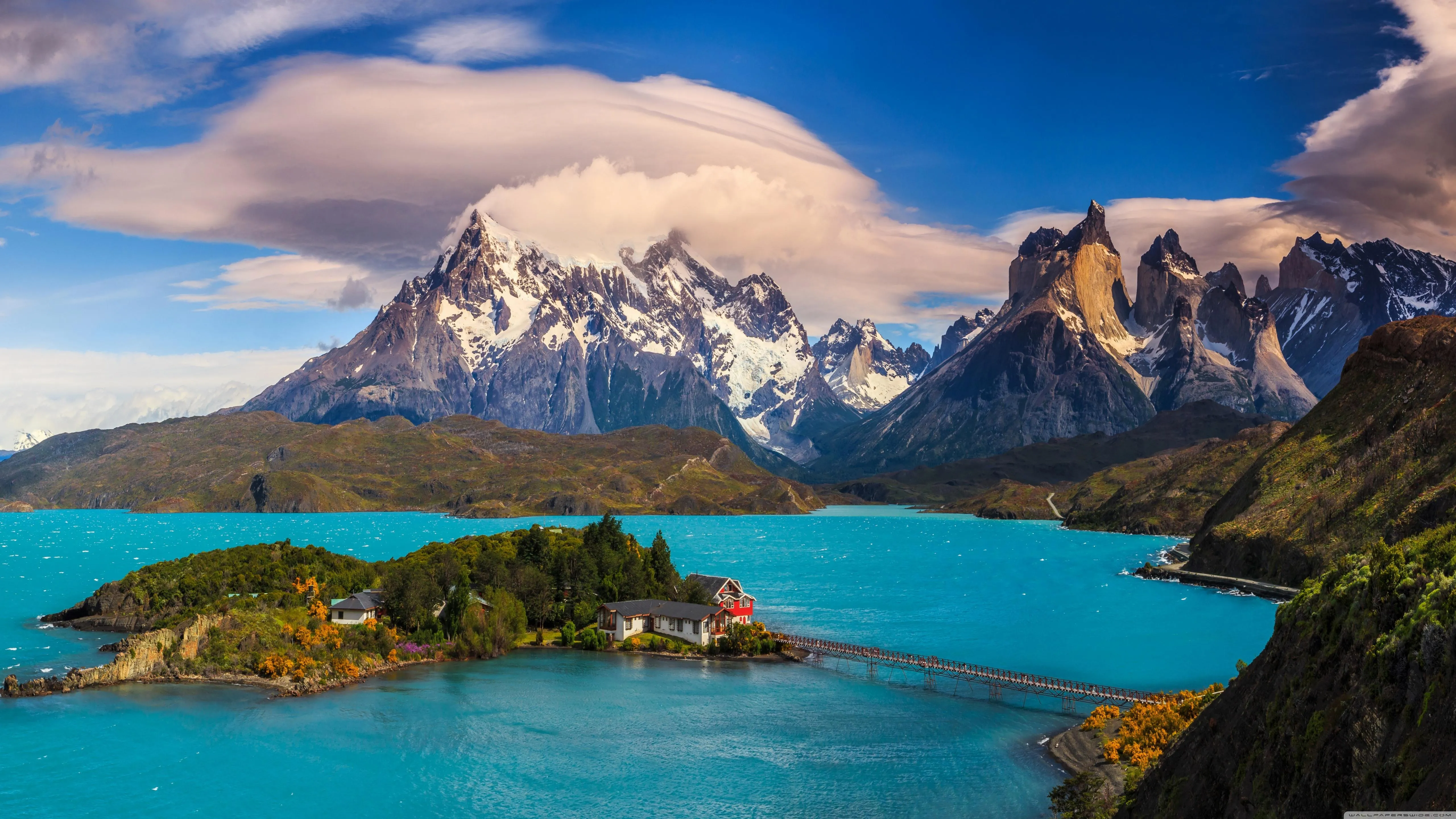 Tropical beach with crystal clear turquoise water Wallpaper
