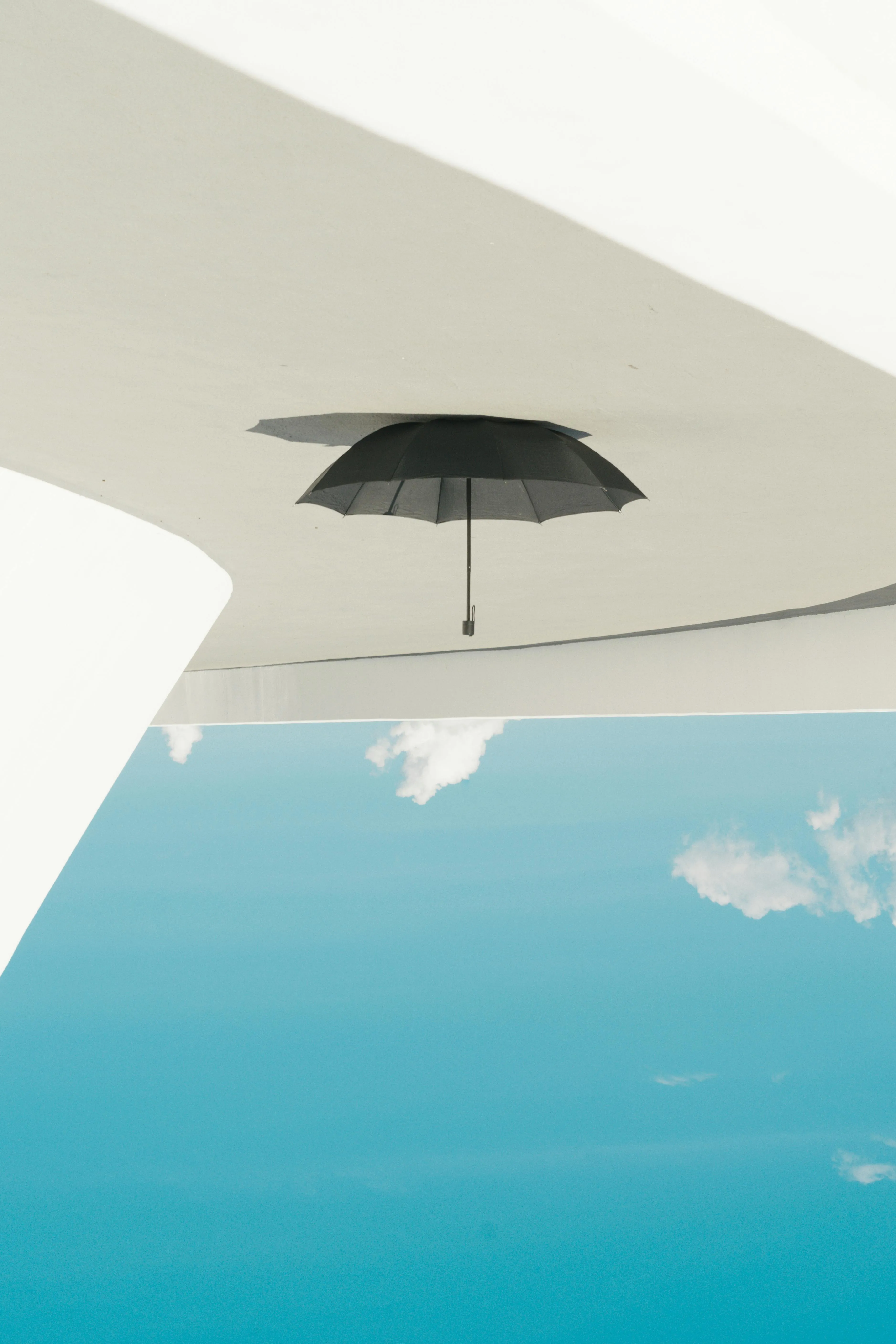 Upside Down Reflection of Umbrella and Blue Sky Wallpaper
