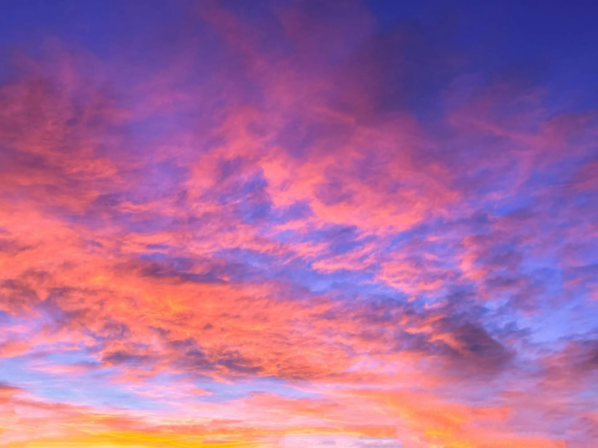 Vibrant Pink and Purple Sunset Sky Over Horizon Wallpaper