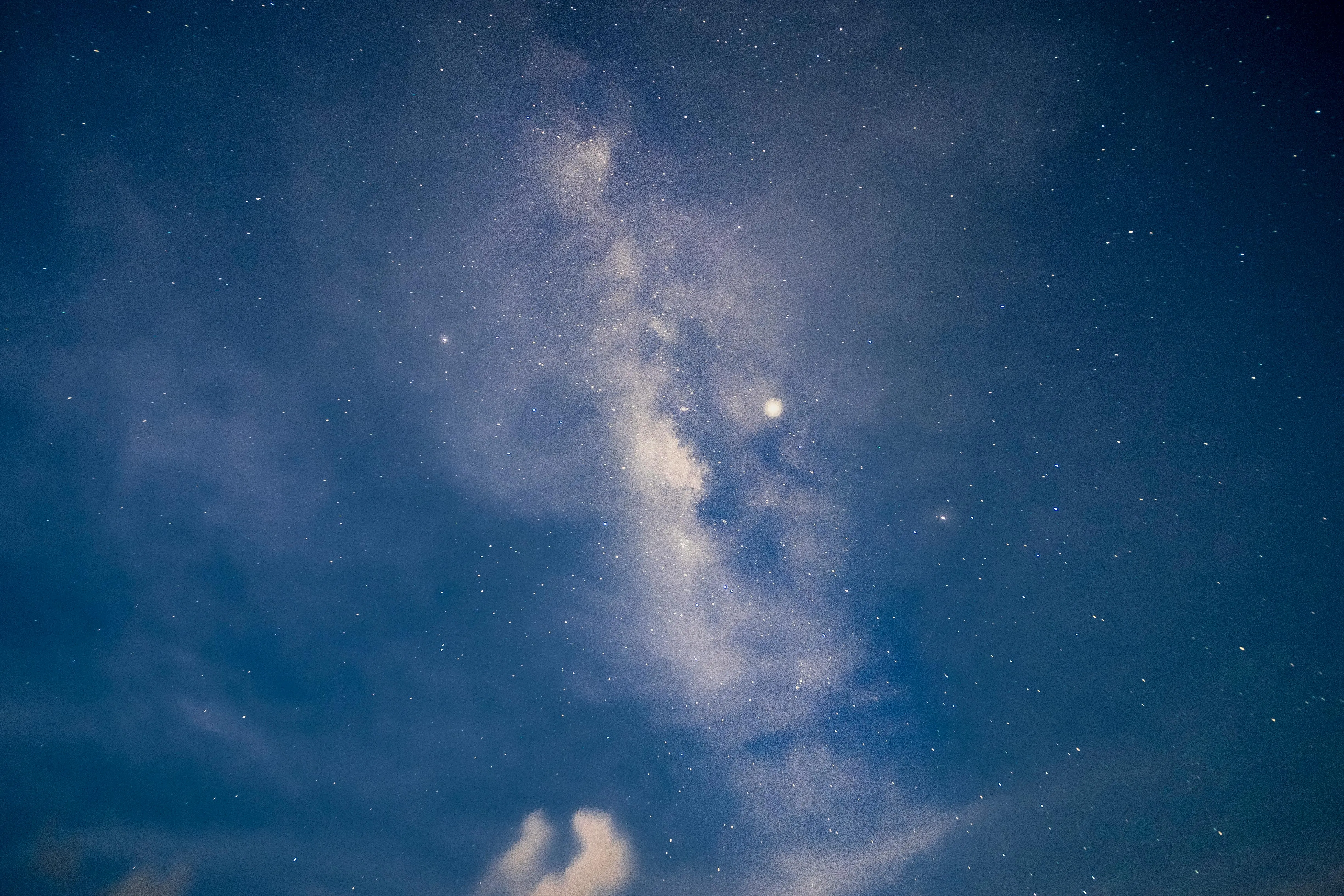 Vivid Starry Night Sky Capturing the Milky Way in Detail
