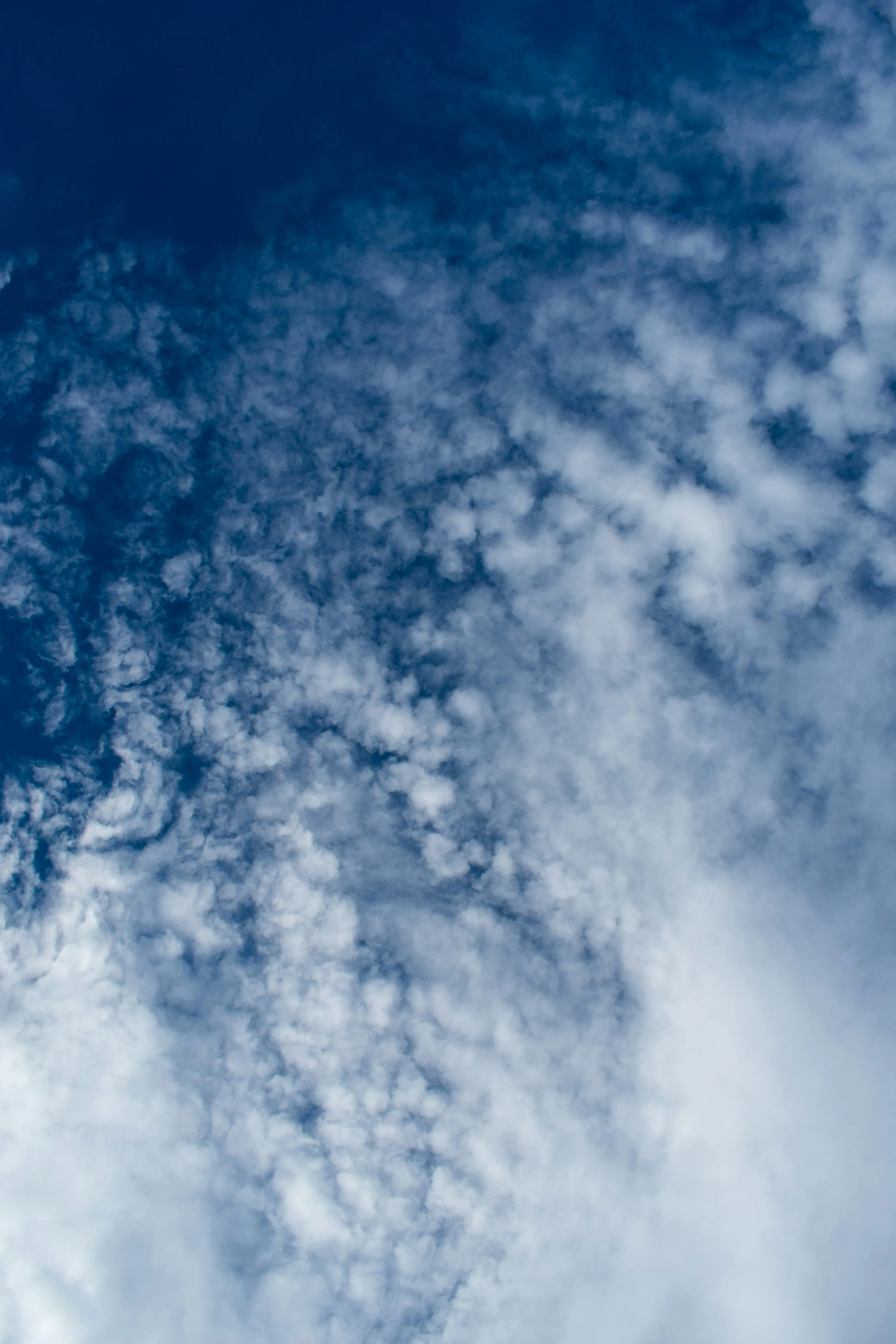 Wispy High Altitude Clouds Across Deep Blue Sky Wallpaper