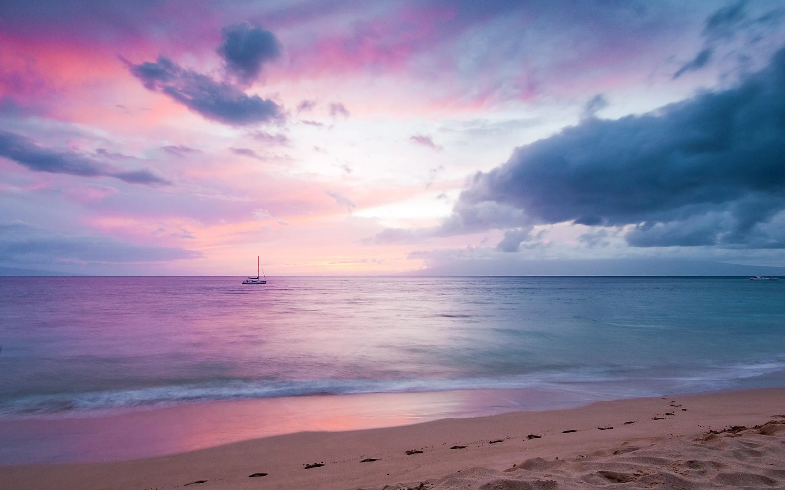 Beach Sky with Gentle Waves at the Evening Shore Wallpaper