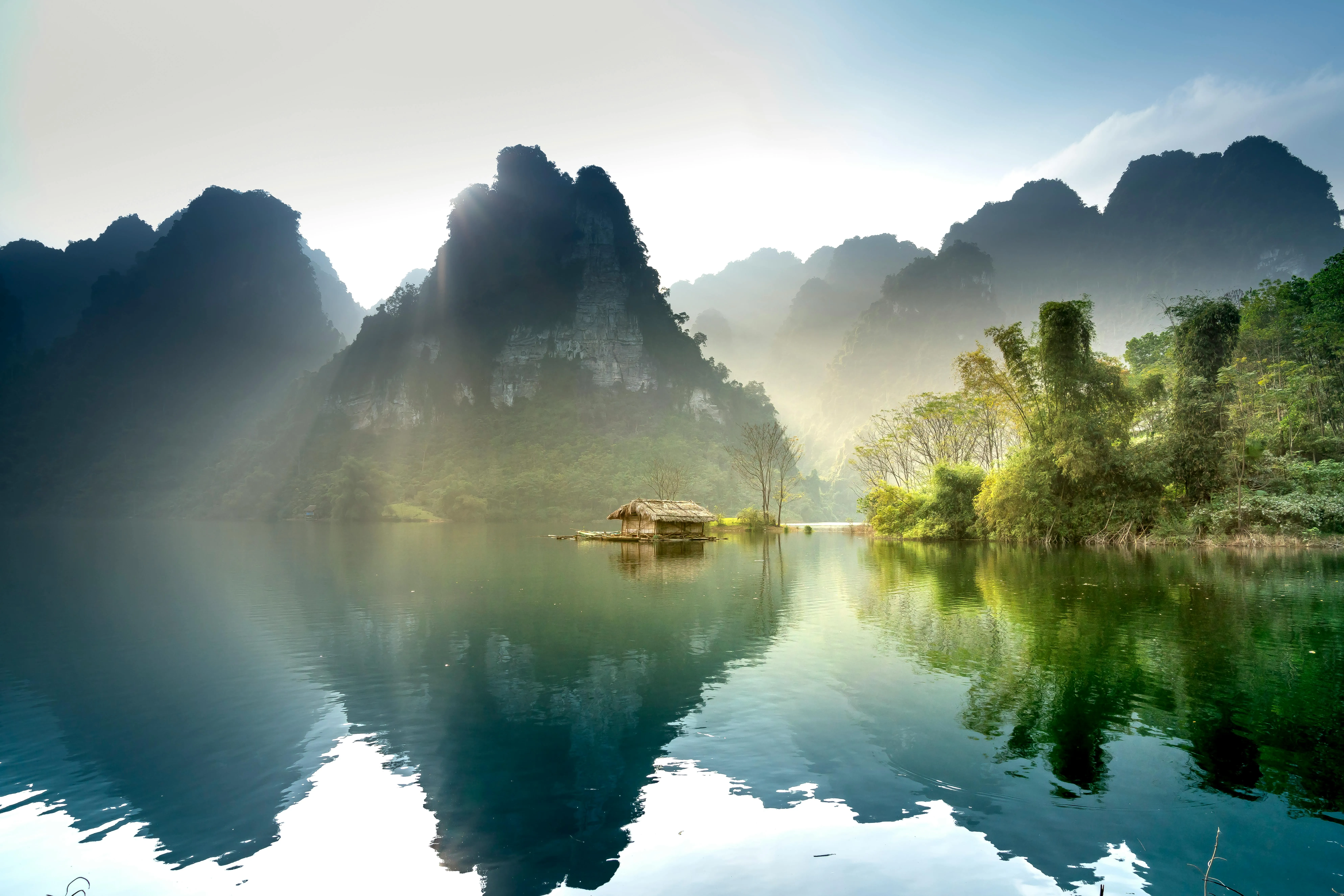 Dreamy Lake Reflections of Misty Mountains Free Wallpaper