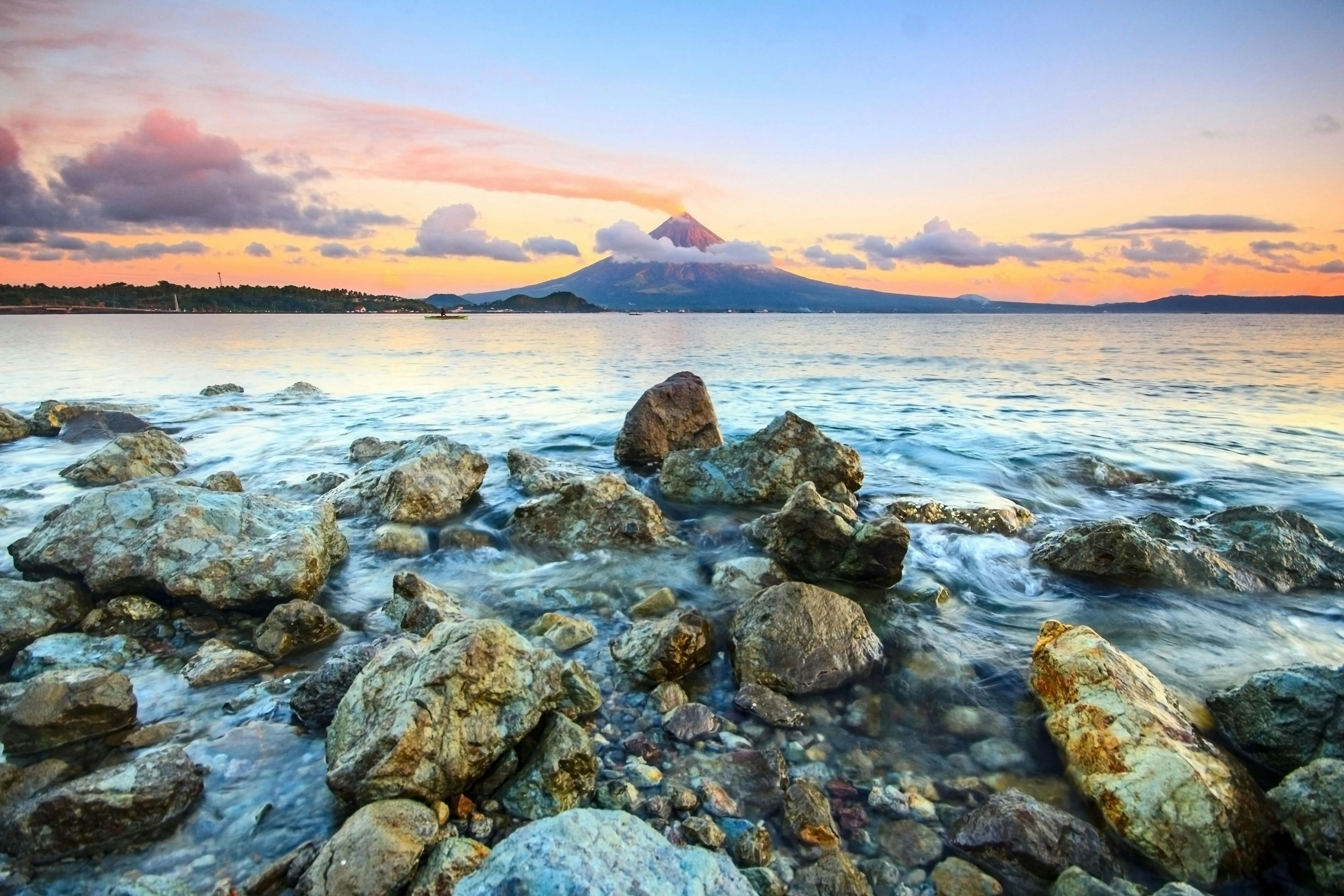 Rocky Beach at Sunset with Colorful Clouds Free Wallpaper