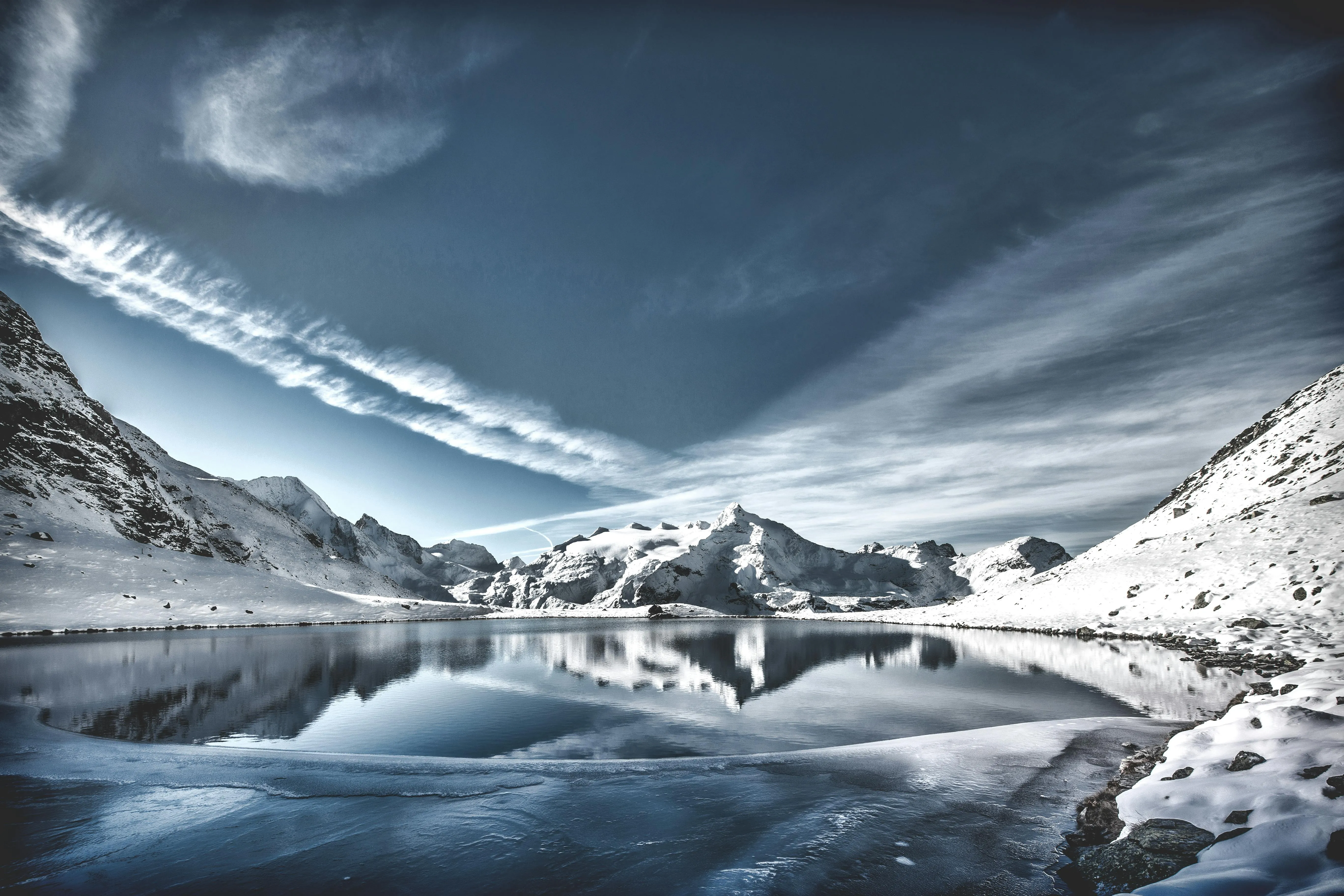 Serene Frozen Lake Hd Wallpaper