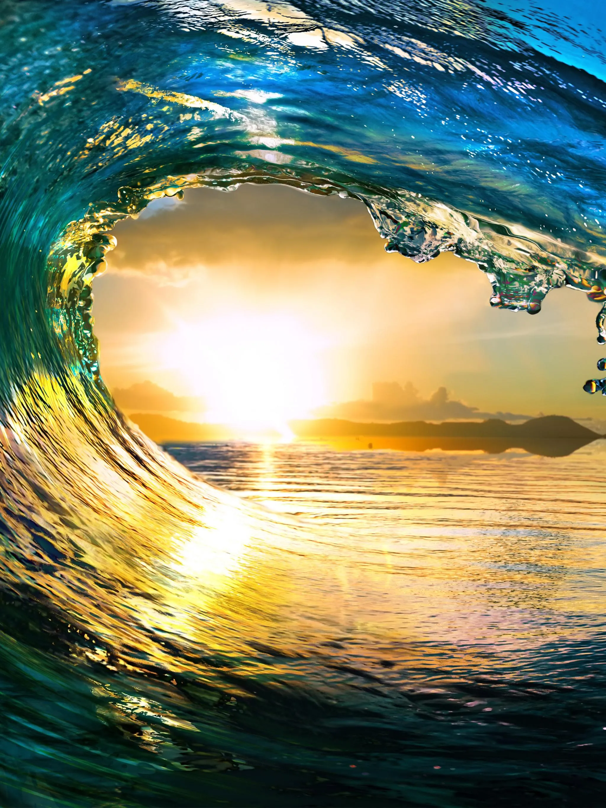 Sunlight Shining Through a Giant Ocean Wave Free Wallpaper
