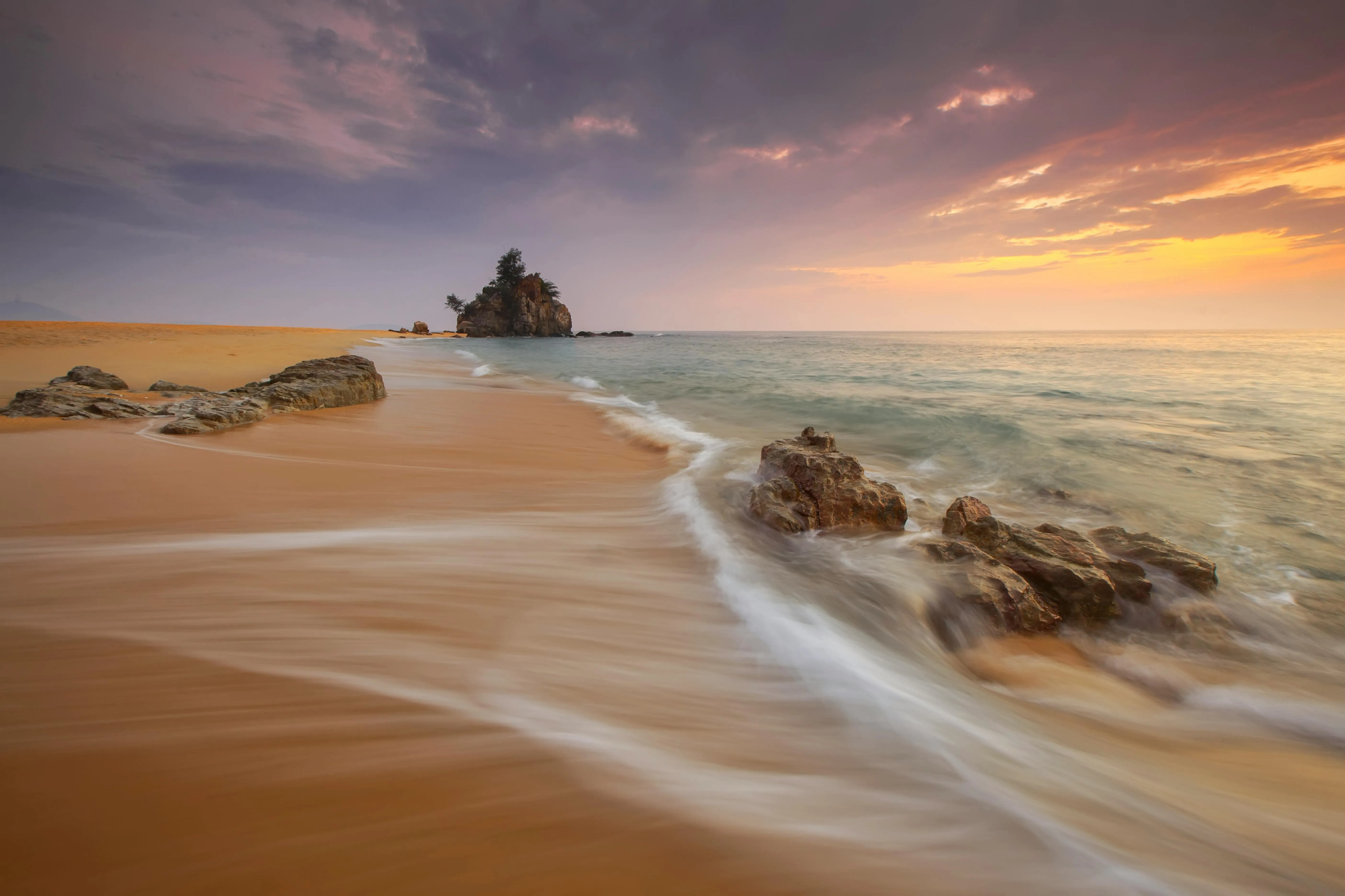 Sunset at a Sandy Beach with Gentle Waves HD Free Wallpaper