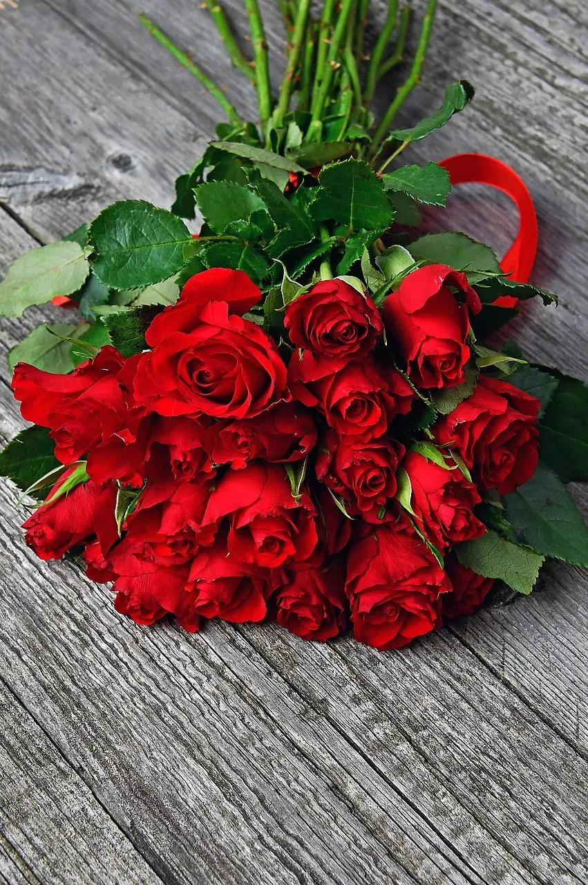 Bouquet of Red Roses Expressing Deepest Love Wallpaper