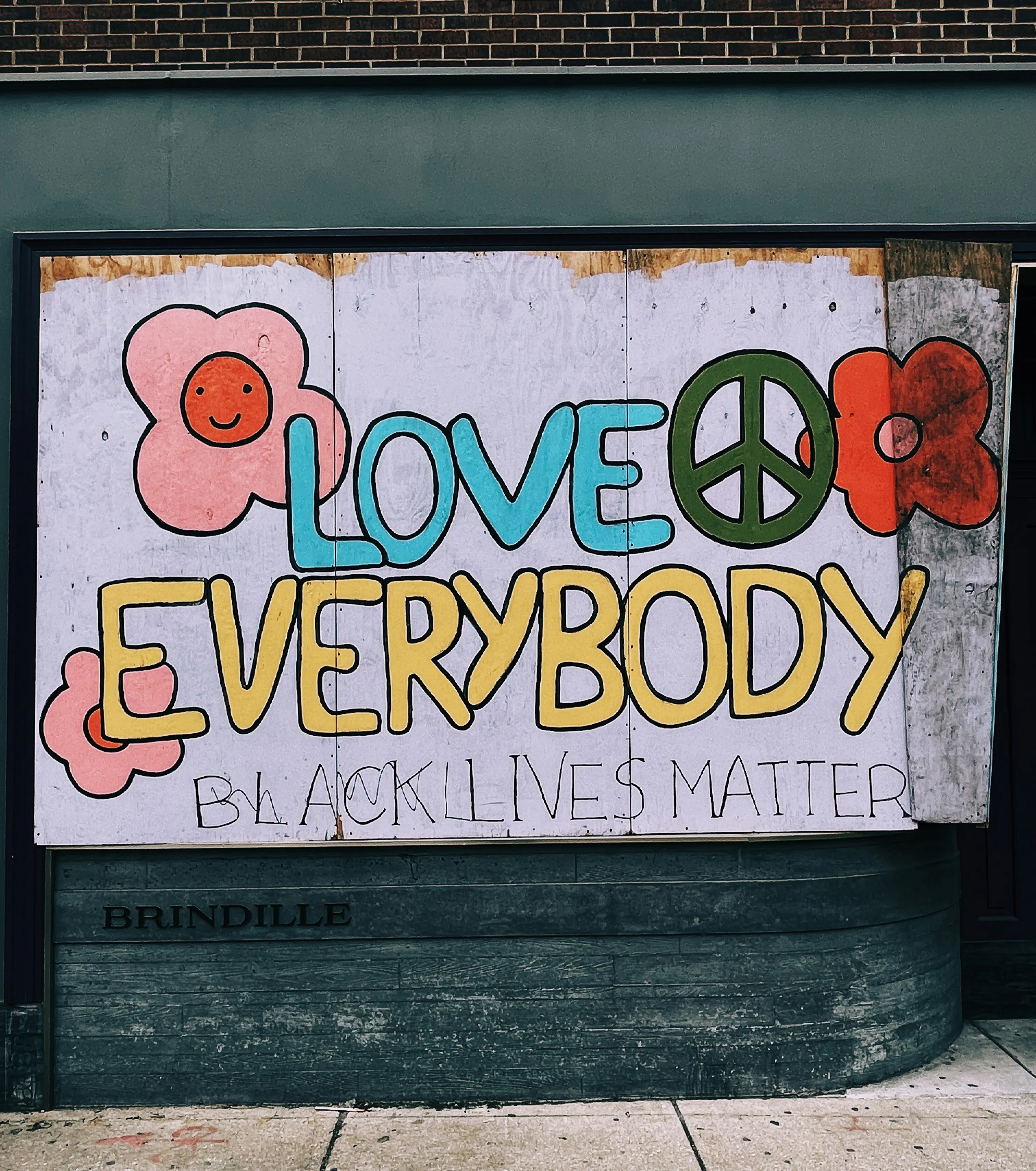 Colorful Wall Art Saying Love Everybody Message Wallpaper