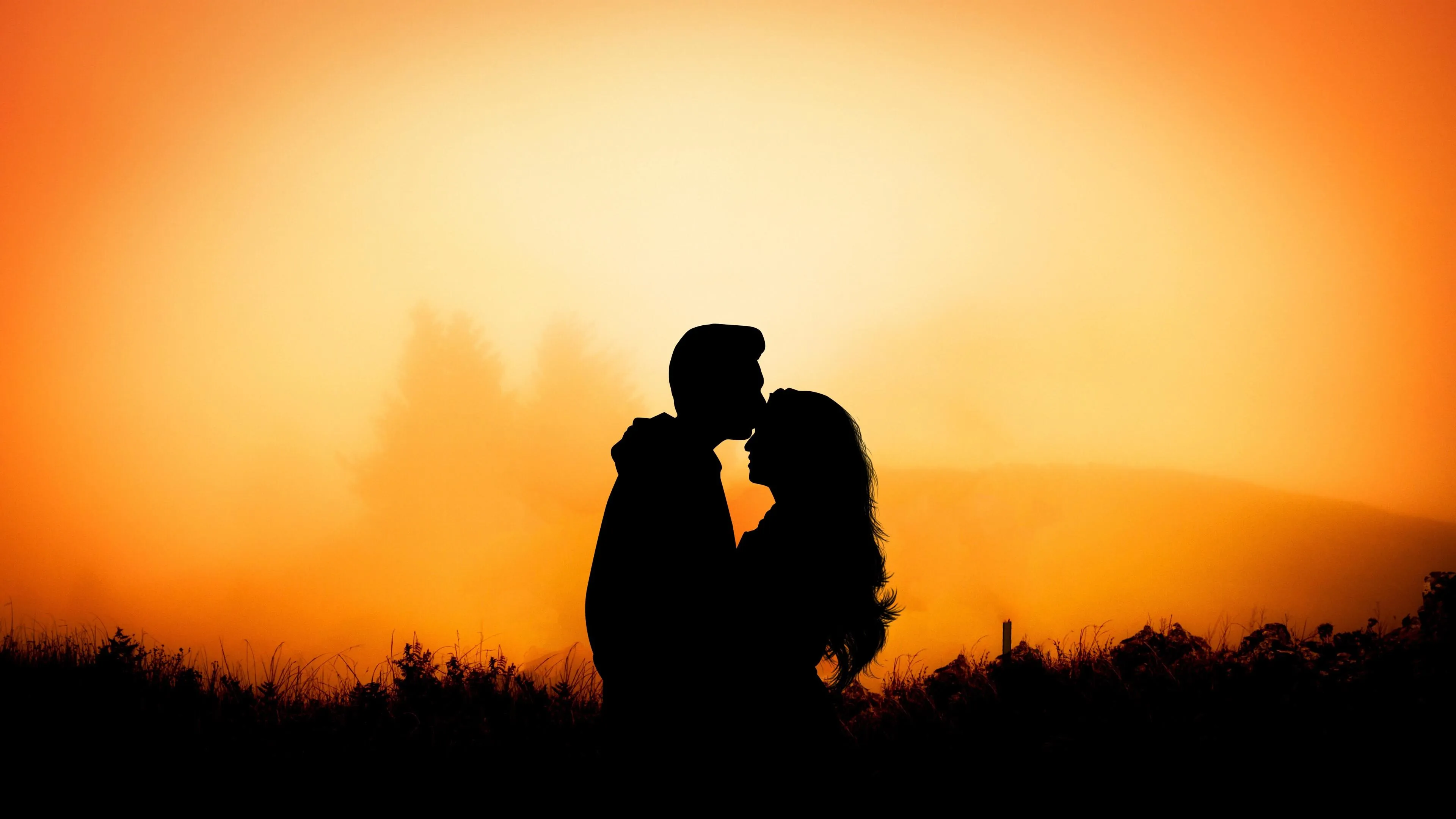 Couple Kissing in Sunset Expressing Pure Emotion Wallpaper