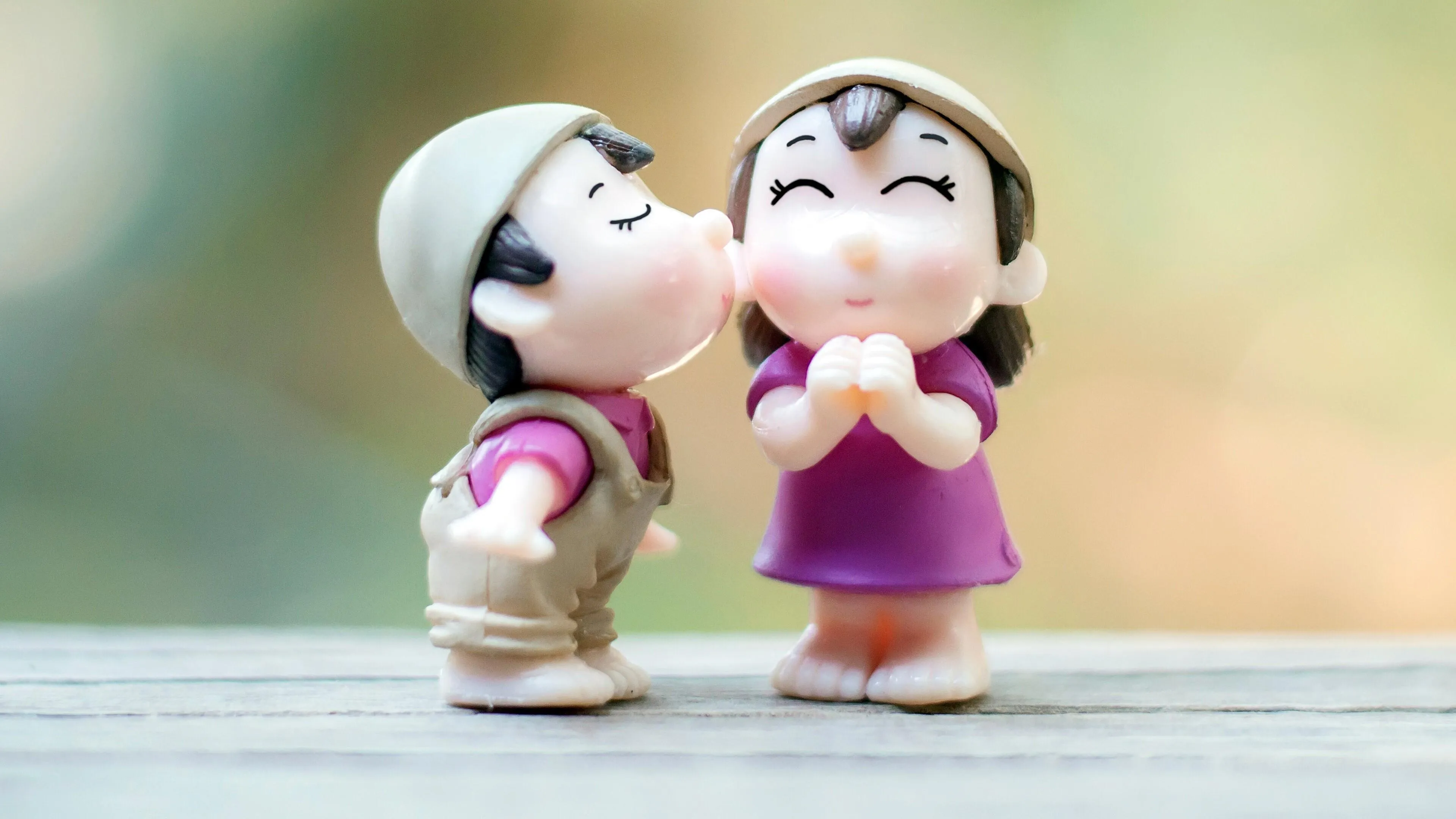 Cute Couple Dolls Expressing Young Innocent Love Wallpaper