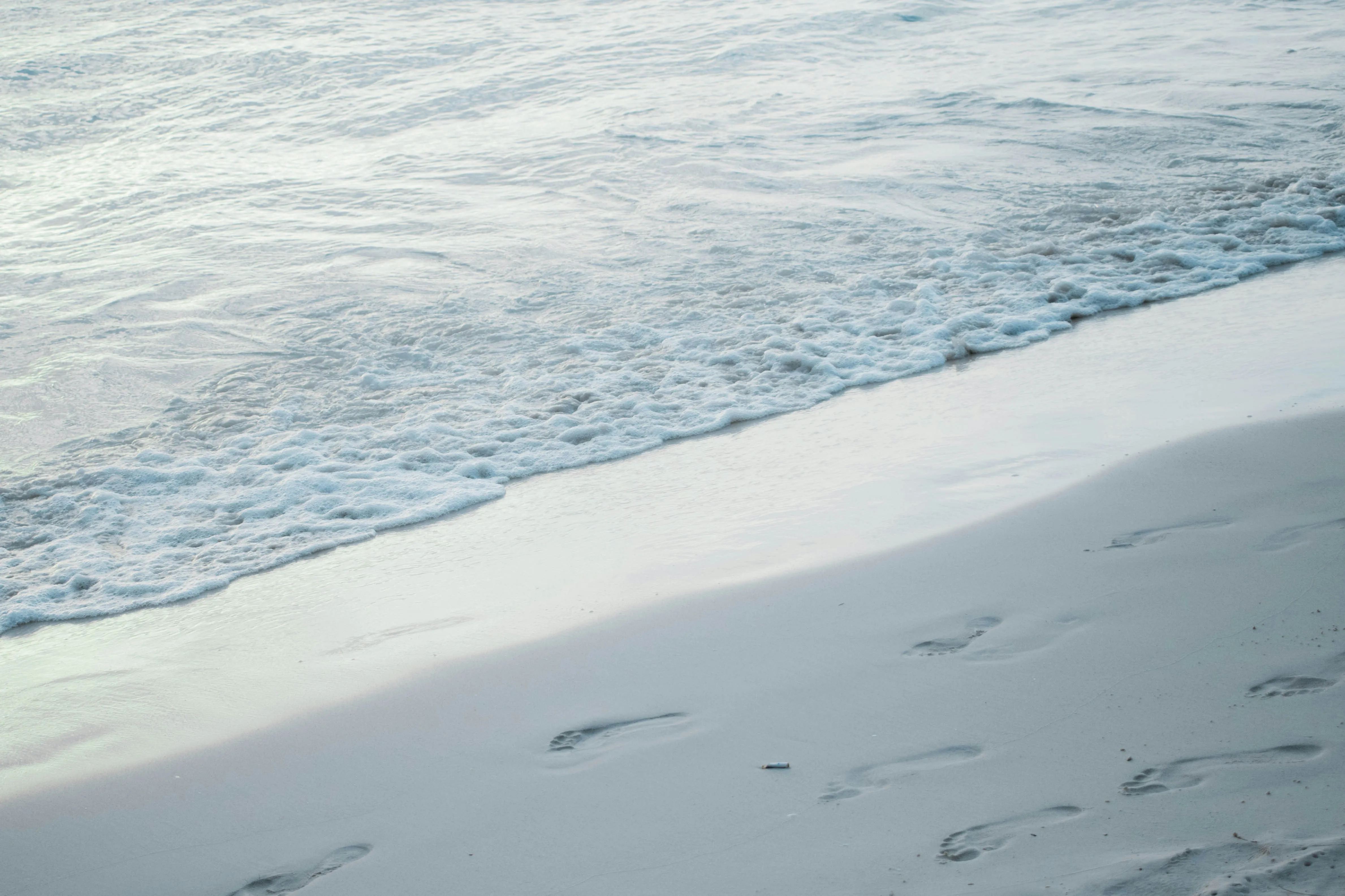 Gentle Beach Scene Reflecting Calm Romantic Mood Wallpaper