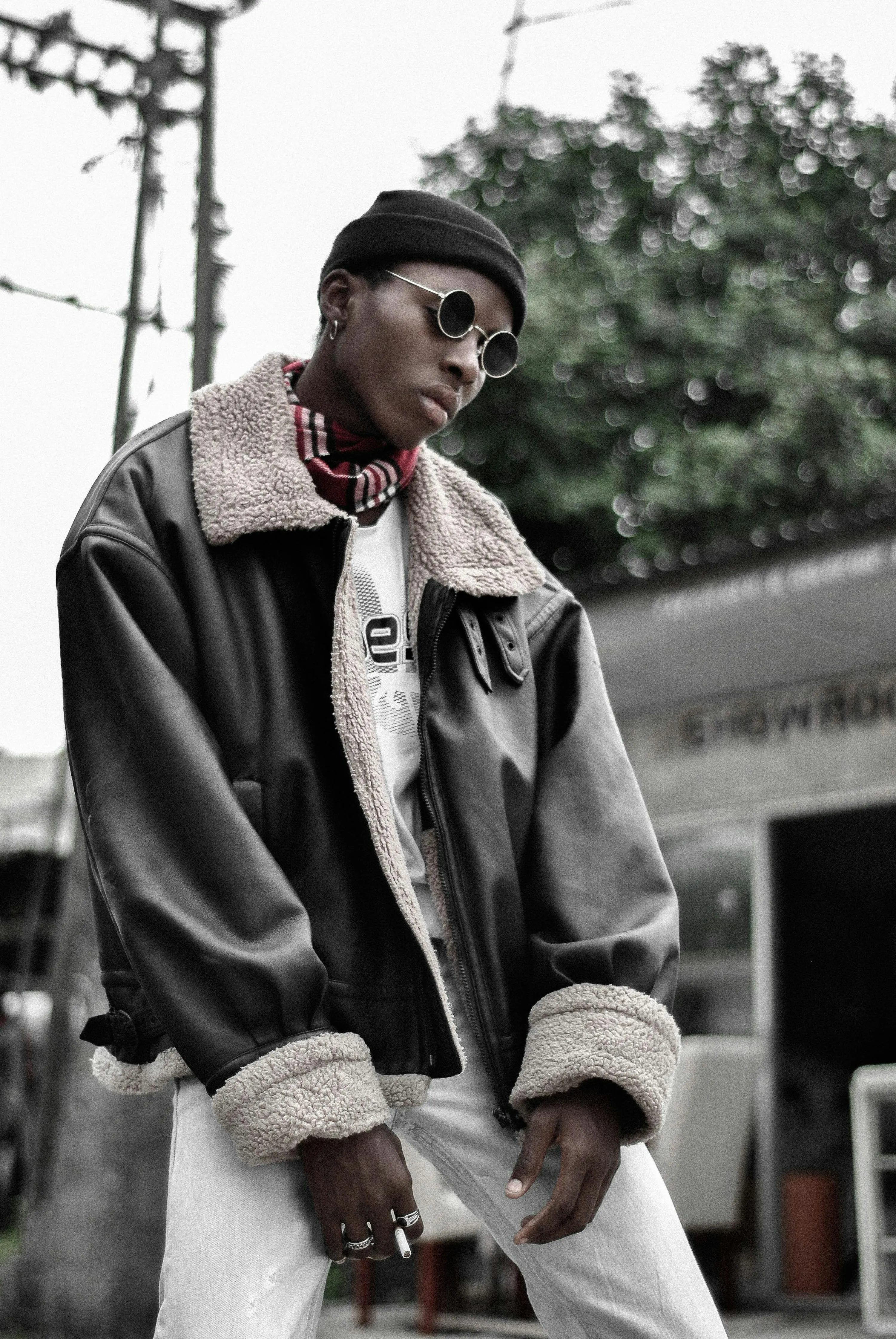 Heartfelt Street Moments That Reflect True Love Wallpaper