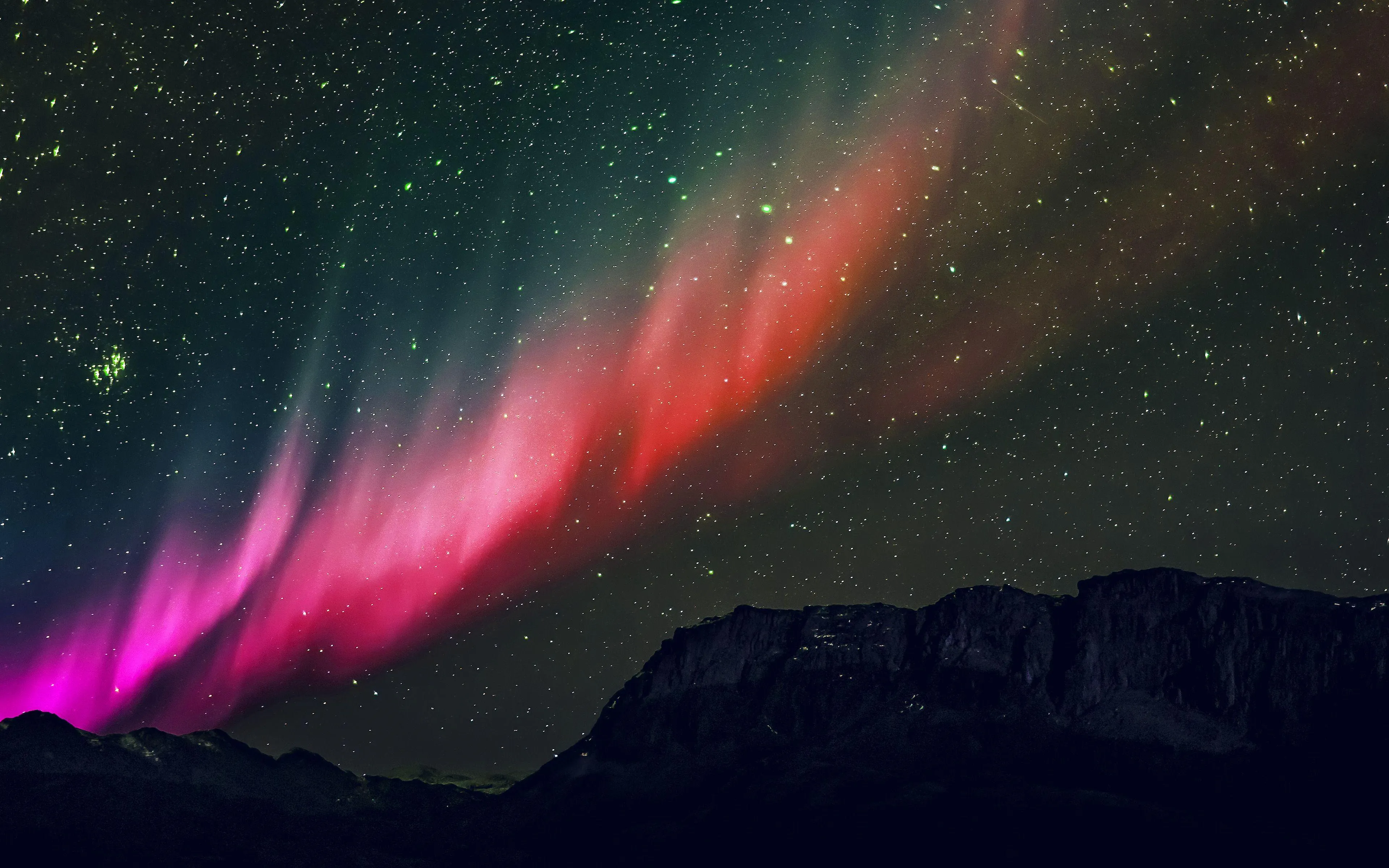 Northern Lights Creating Romantic Night Glow Wallpaper