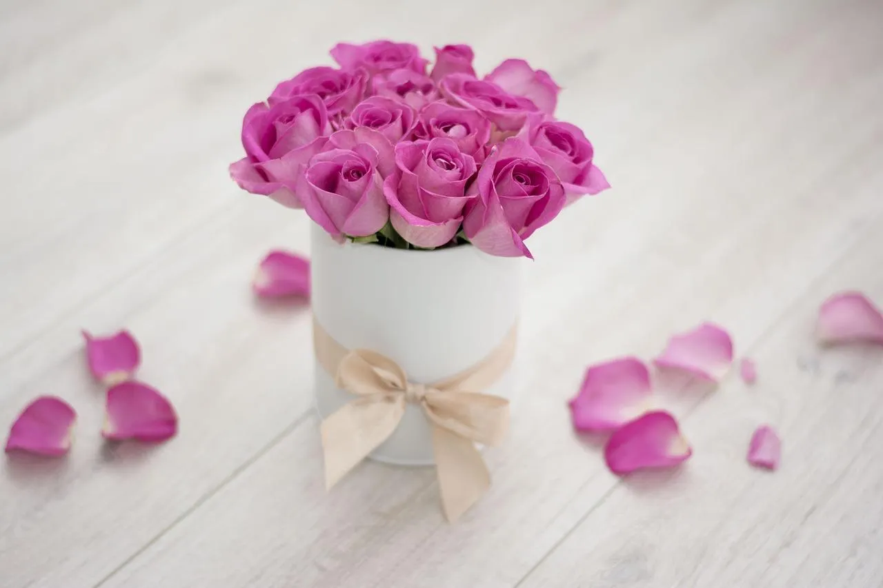 Pink Roses Bouquet for Romantic Celebration Wallpaper