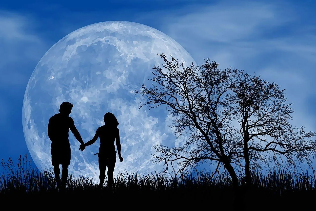 Silhouette Couple Standing Under Bright Full Moon Wallpaper