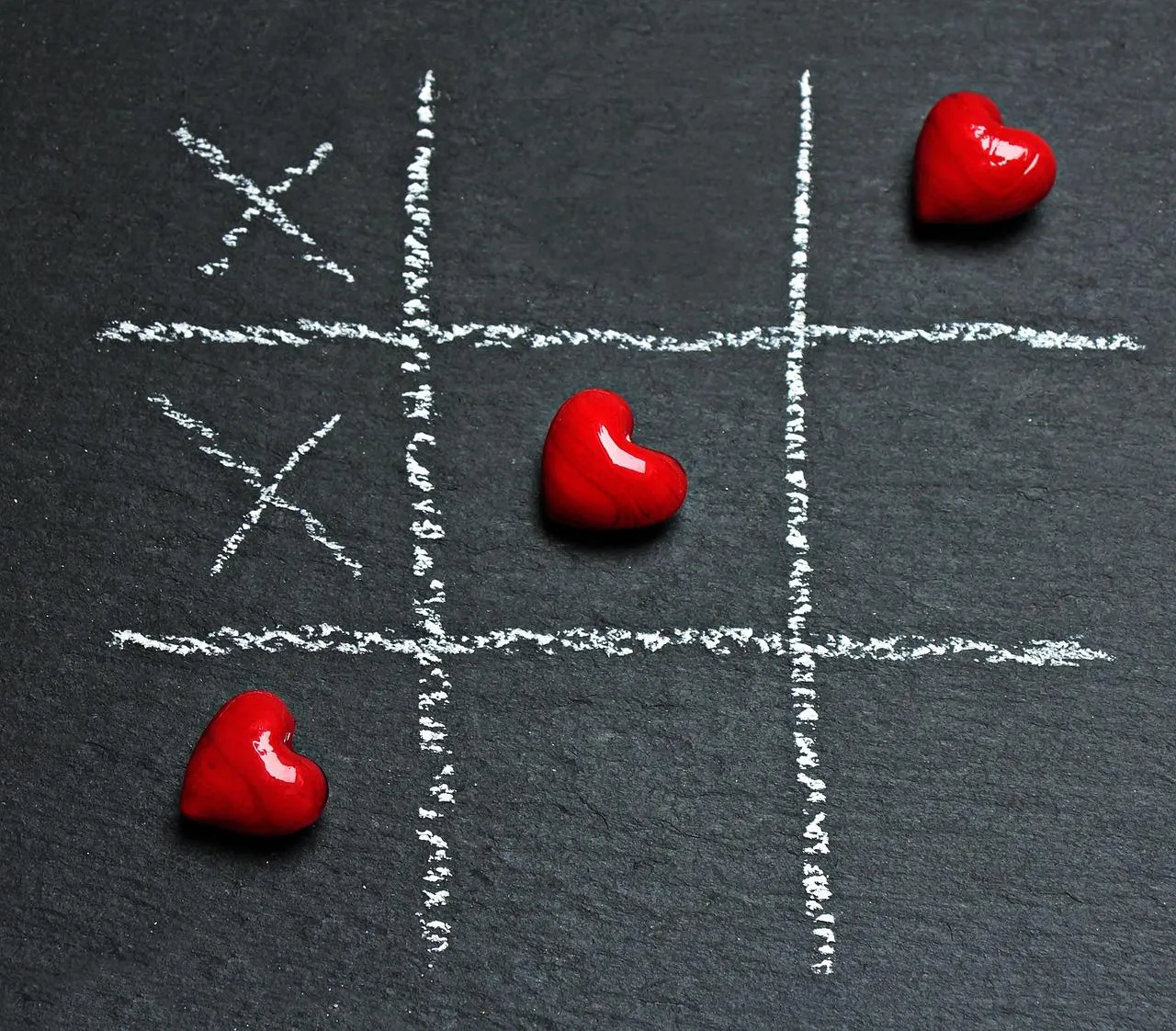 Tic Tac Toe Game with Red Hearts of Affection Wallpaper