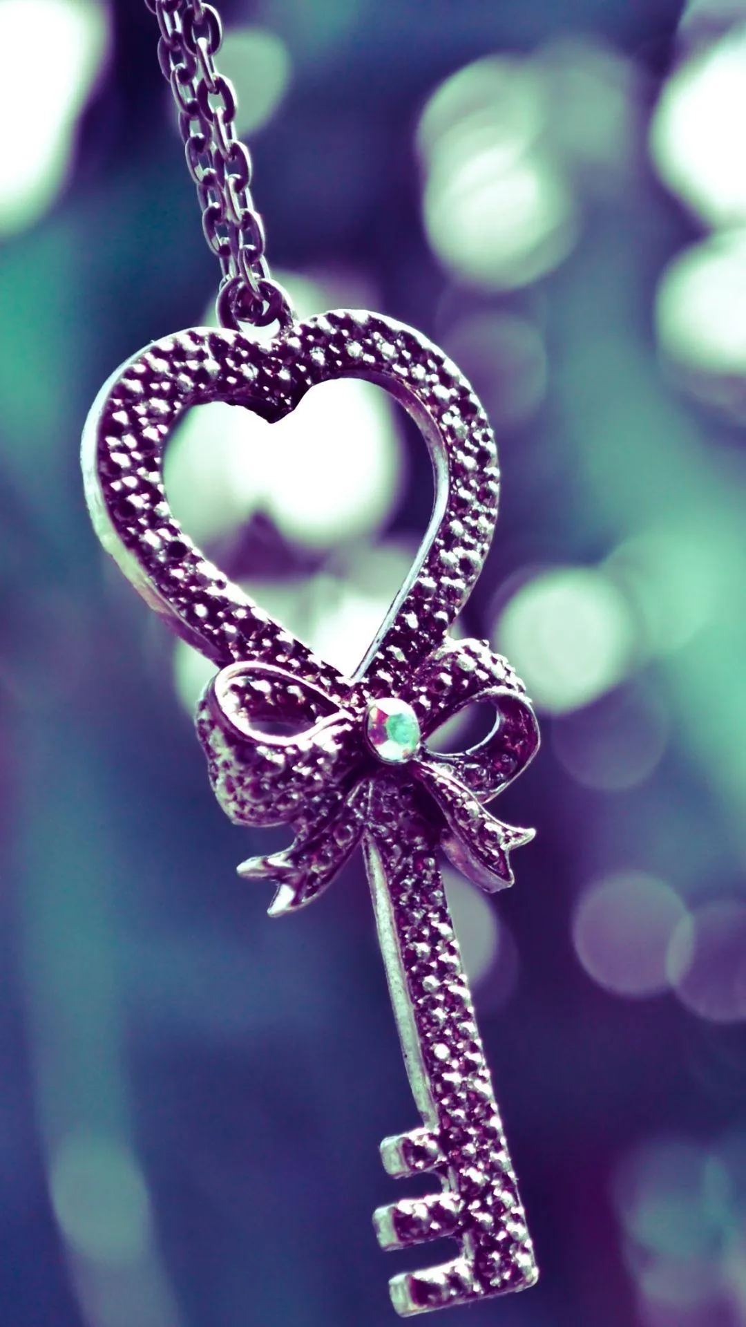 Vintage Key to Heart Symbolizing True Connection Wallpaper