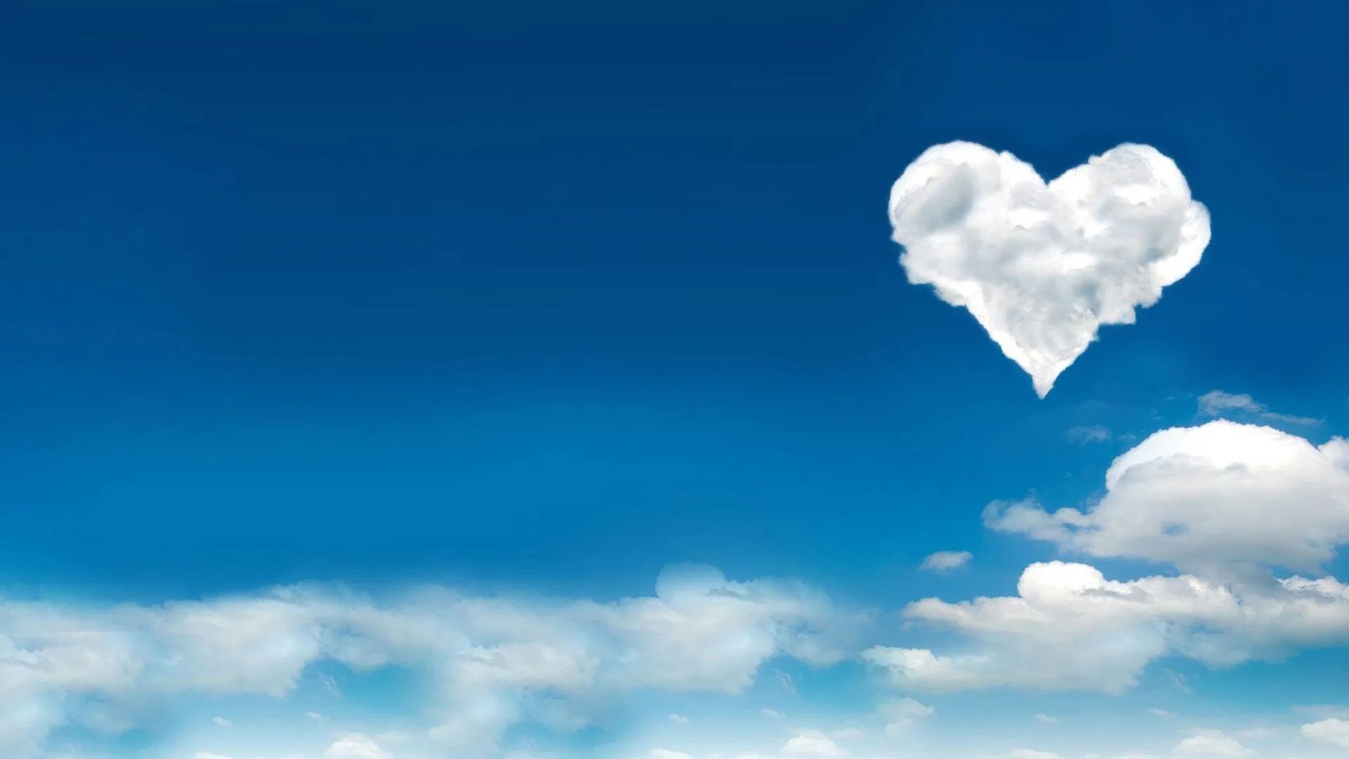 White Cloud Heart Floating in the Blue Sky Wallpaper