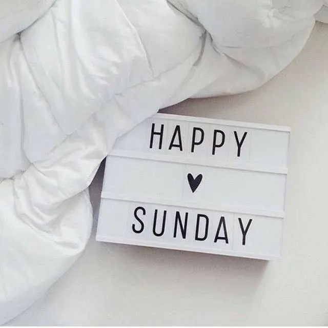 White Letter Board with Text Saying Happy Sunday Wallpaper