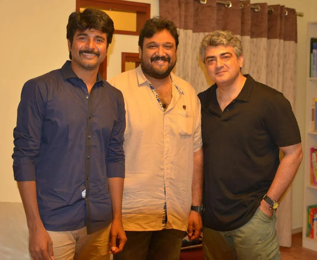 Ajith Sivakarthikeyan Standing Together with Director Siva