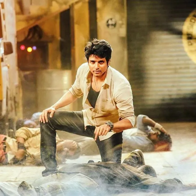 Amazing Fighting Scene of Sivakarthikeyan from Remo Movie