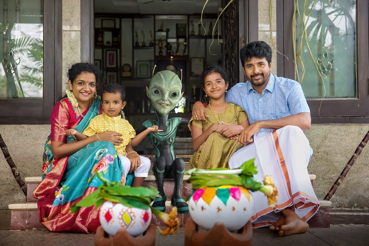 Ayalaan Movie Alien Celebrating Pongal with Sk Family Image