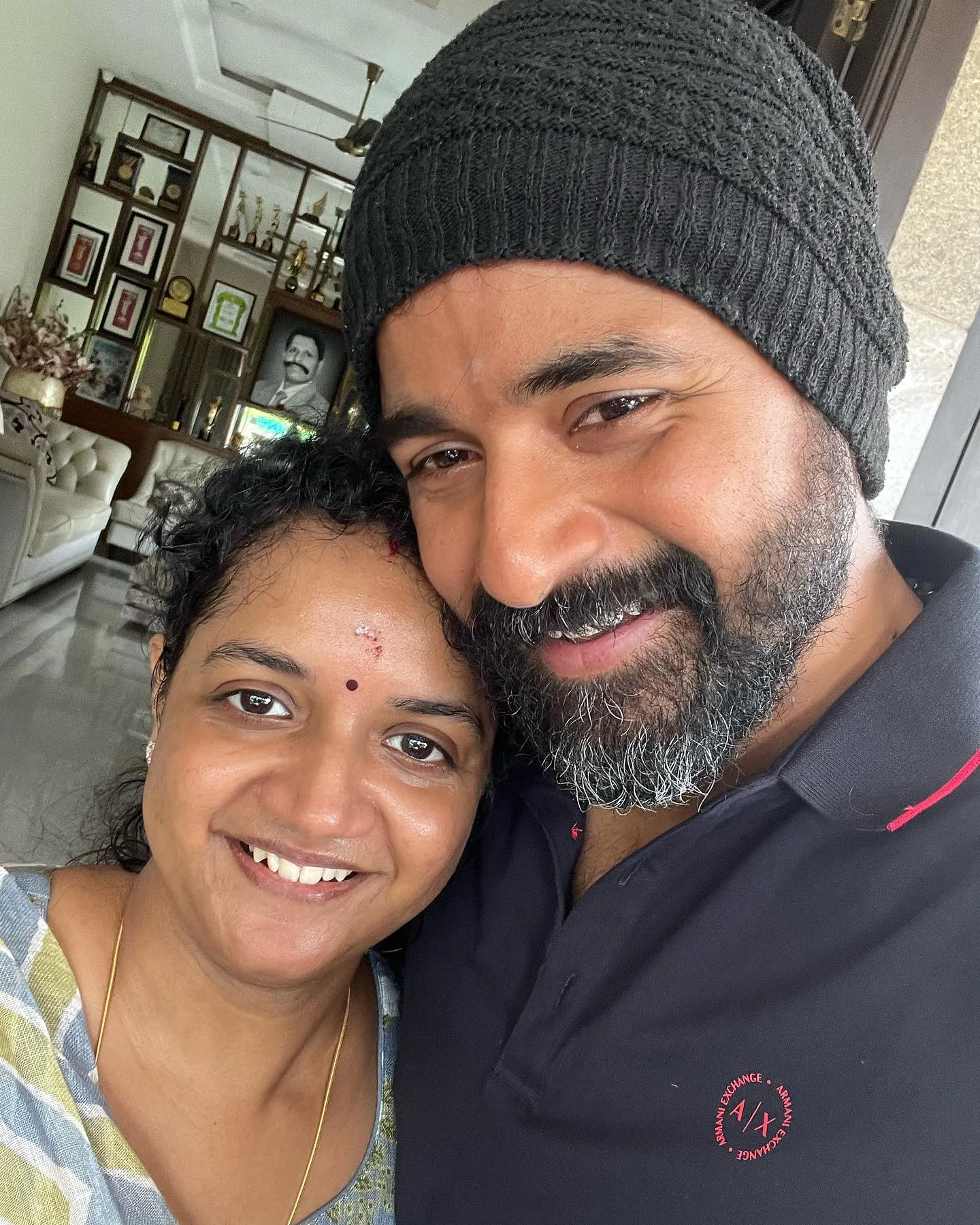 Beautiful Image of Sivakarthikeyan with His Wife Aarthi