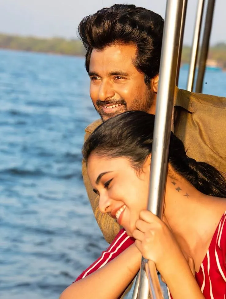 Cute Image of Sivakarthikeyan and Priyanka Mohan on a Boat
