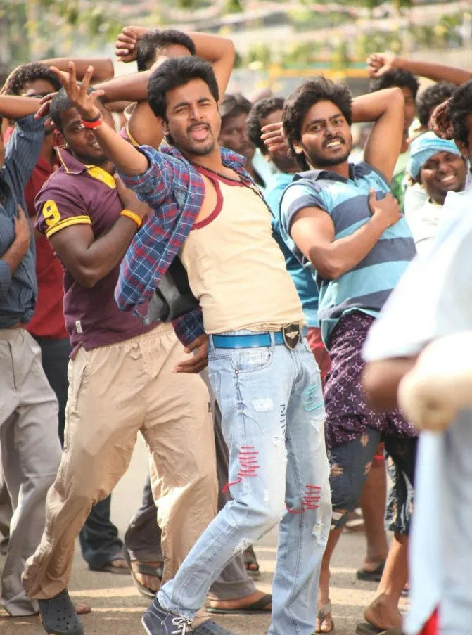 Maan Karate Dance Still of Sivakarthikeyan HD Wallpaper