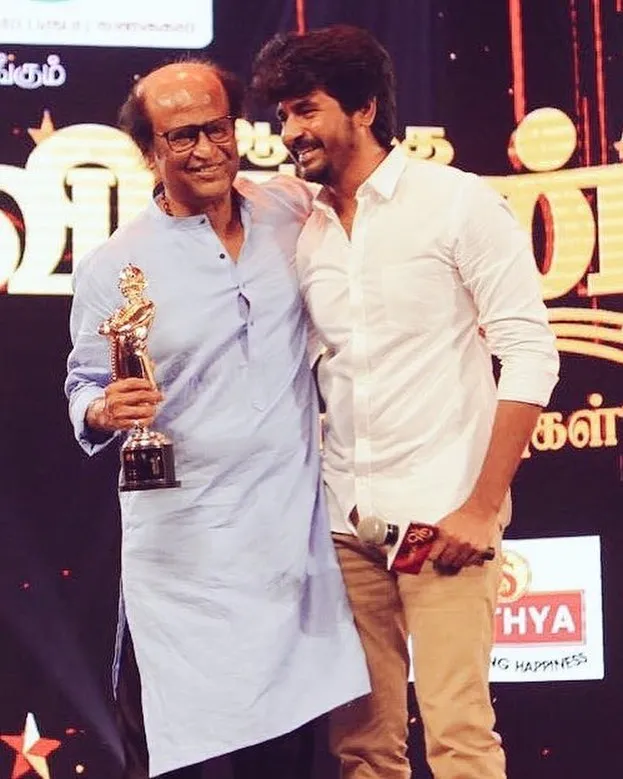 Rajinikanth Presenting Award To Sivakarthikeyan HD Wallpaper