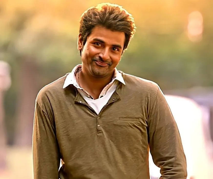 Remo Movie Scene Sivakarthikeyan in Brown Outfit and Smile