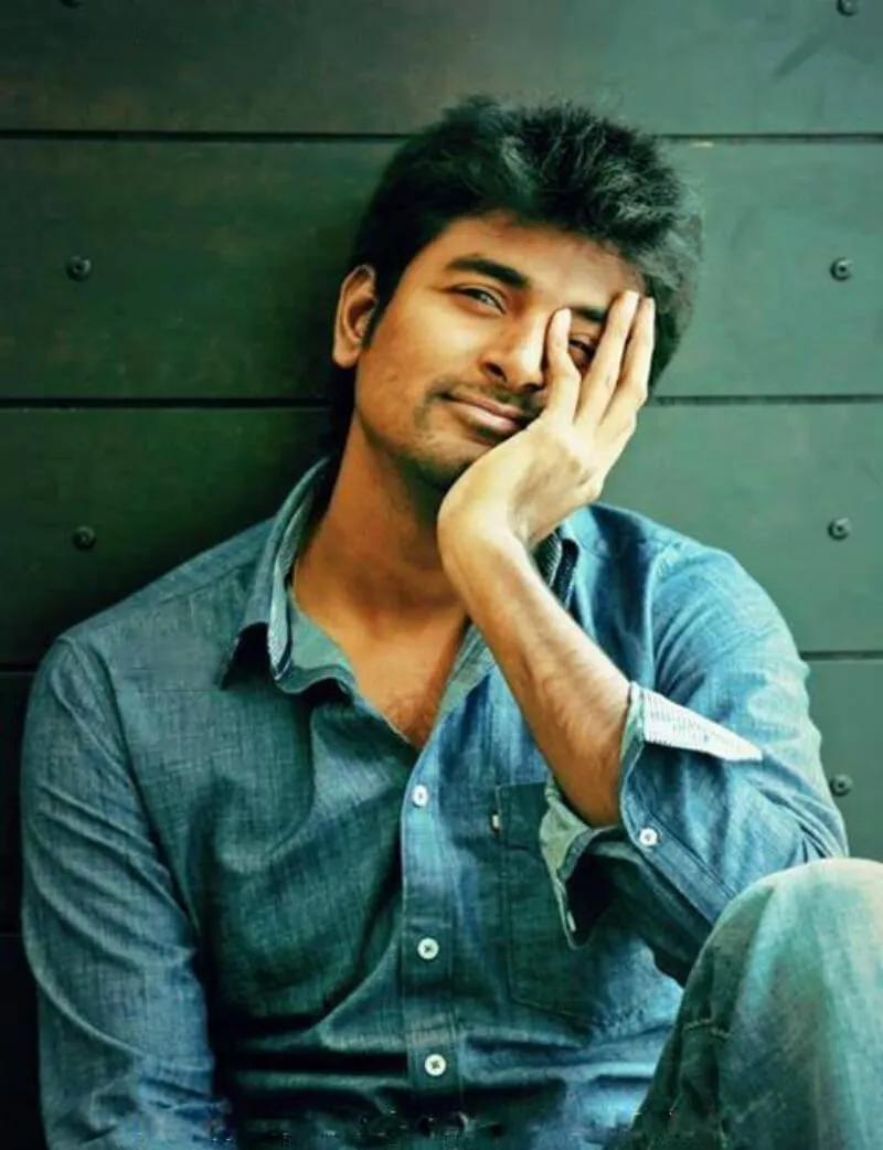 Sivakarthikeyan Hides His Face with His Hands Cute Wallpaper