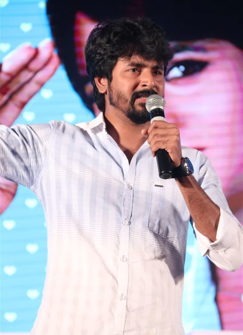 Sivakarthikeyan Is Crying Emotionally on Remo Success Meet