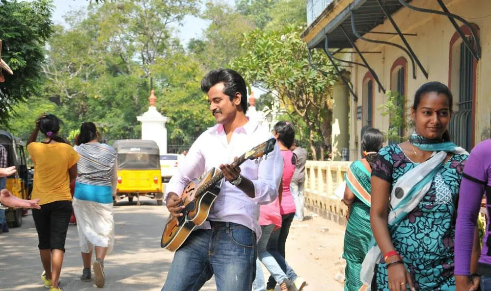 Sivakarthikeyan Playing Guitar on Film Set HD Wallpaper