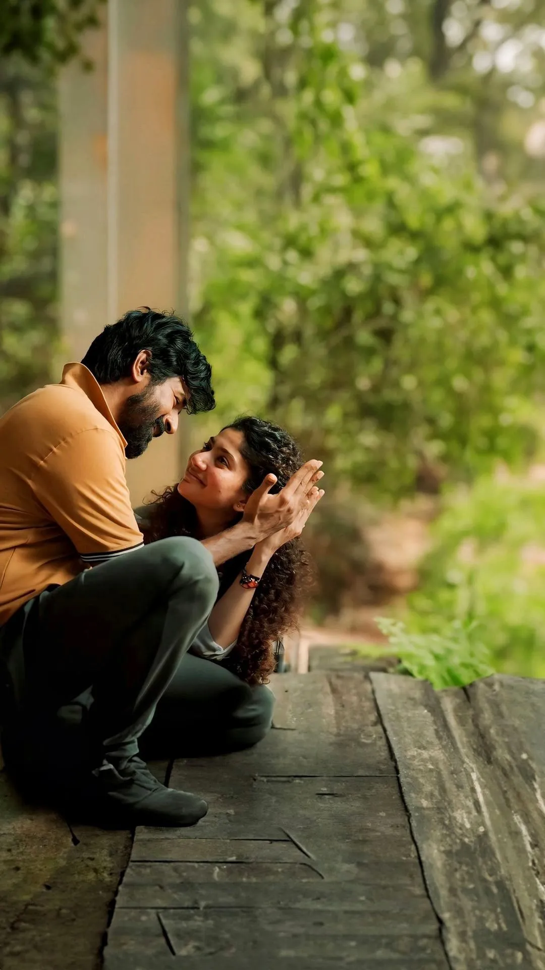 Sivakarthikeyan Romantic Scene Outside with Sai Pallavi