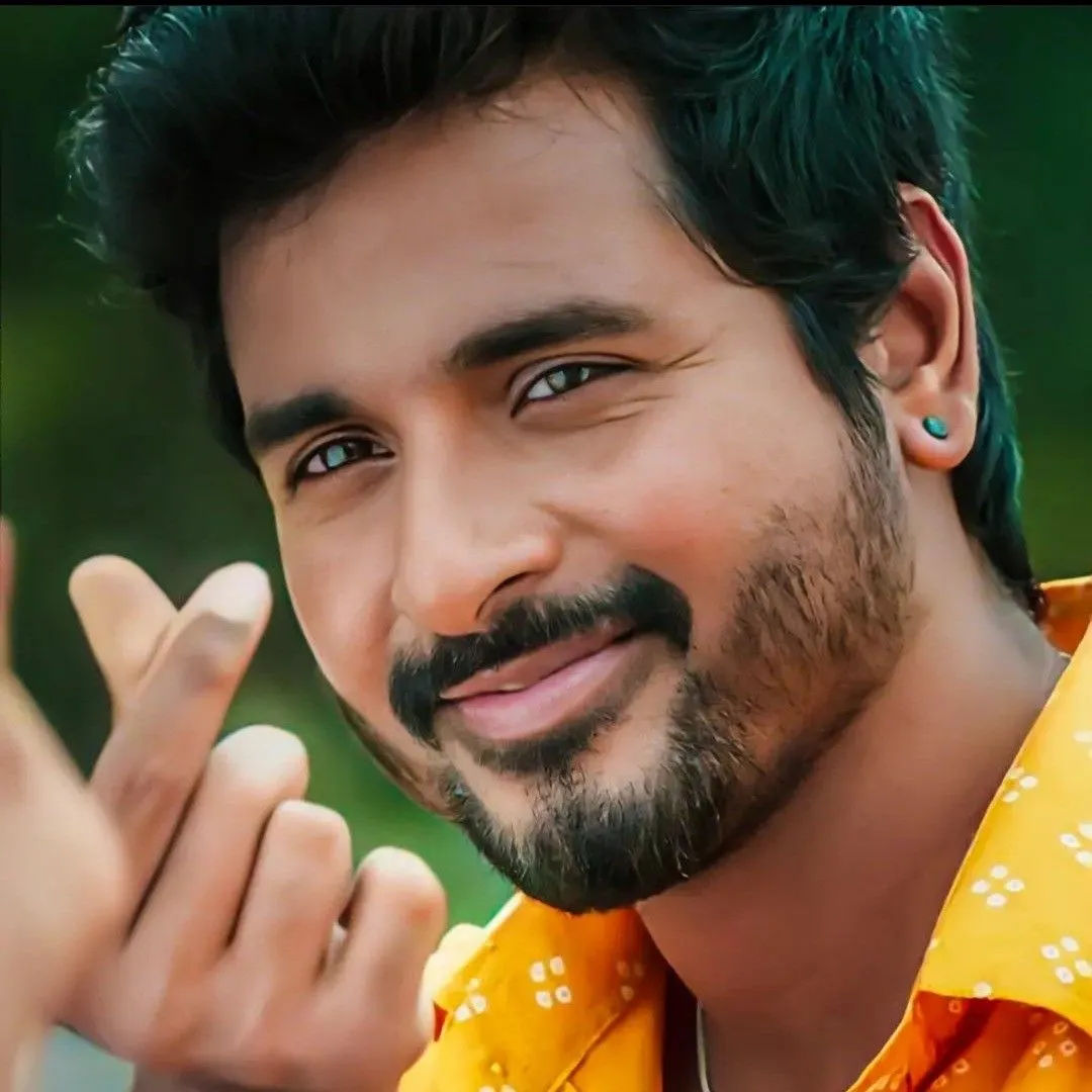 Sivakarthikeyan Showing Little Heart Gestures from Don Movie
