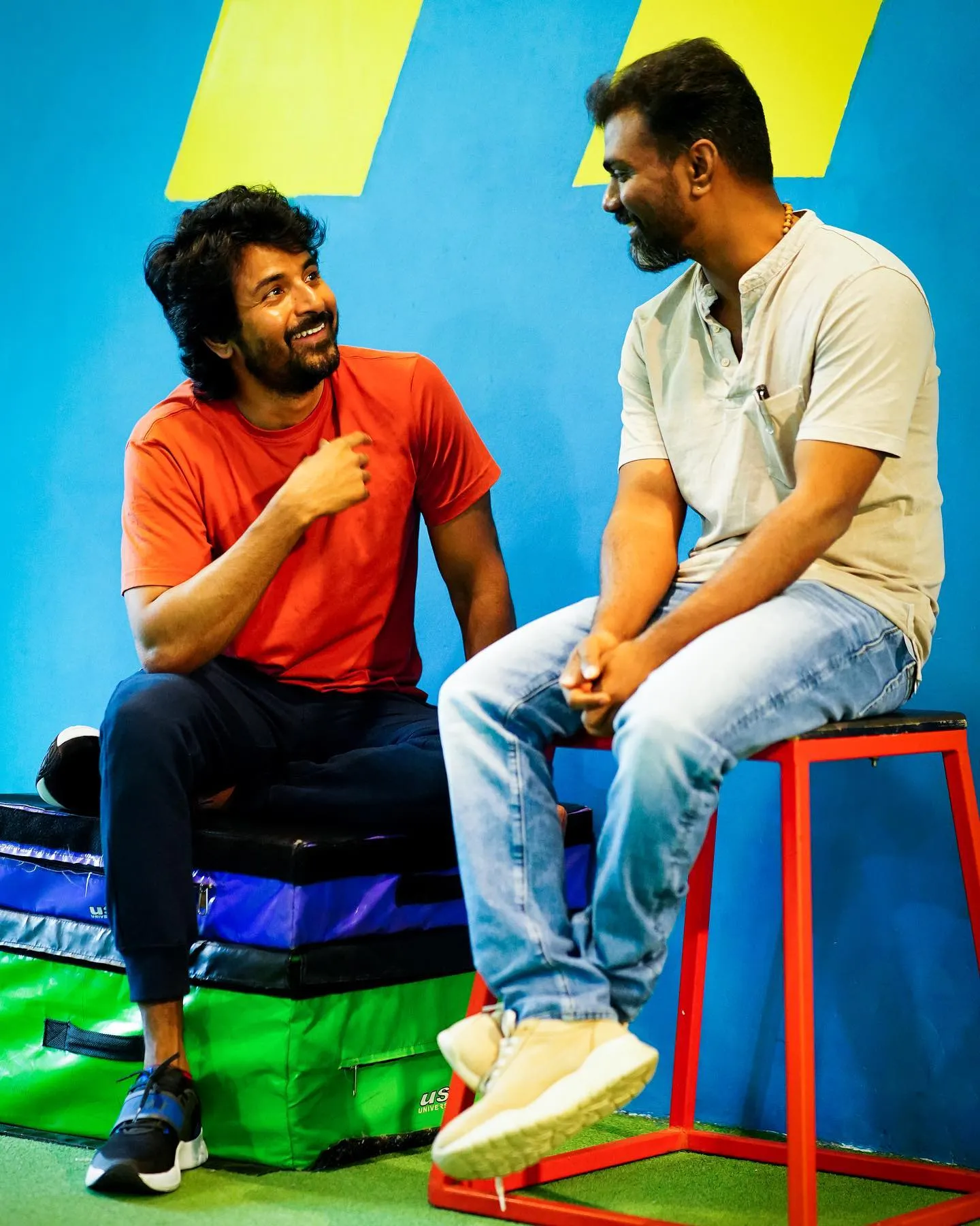 Sivakarthikeyan Talking To Rajkumar Periasamy Wallpaper