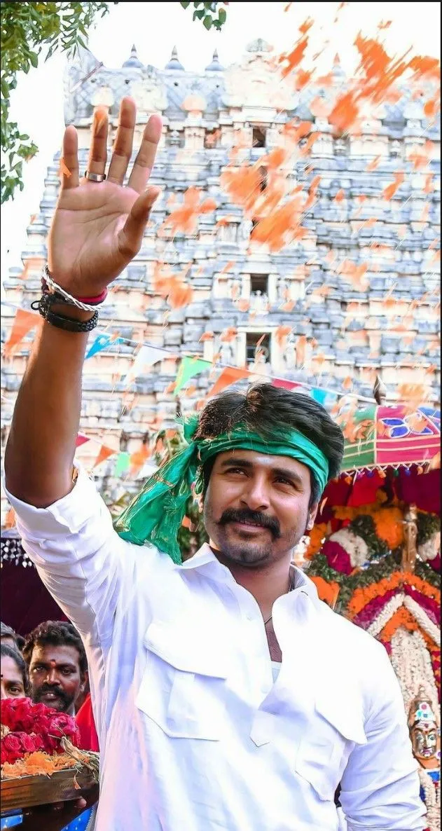 Sivakarthikeyan Waving Hands in Front of Temple from Seemaraja
