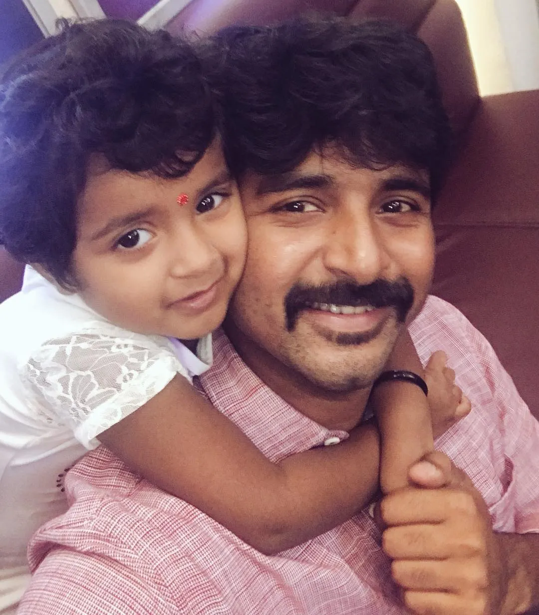 Sivakarthikeyan with His Daughter on His Shoulder Wallpaper