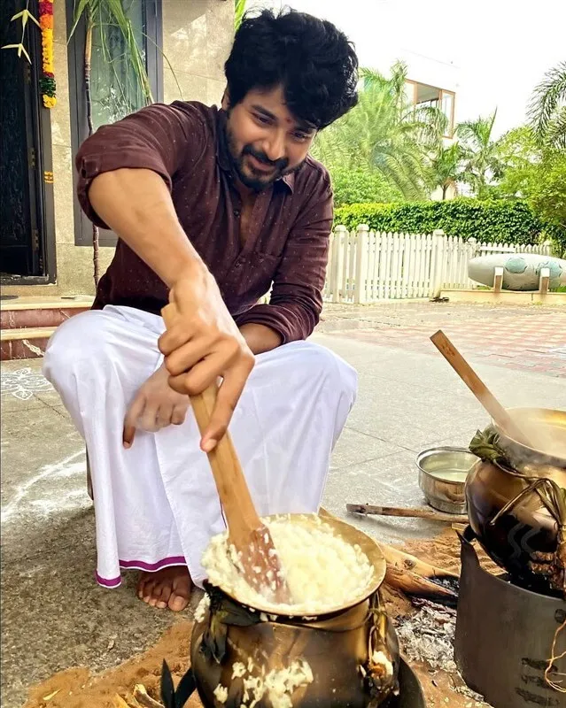 Sivakatrthikeyan in a Traditional Outfit Preparing Pongal