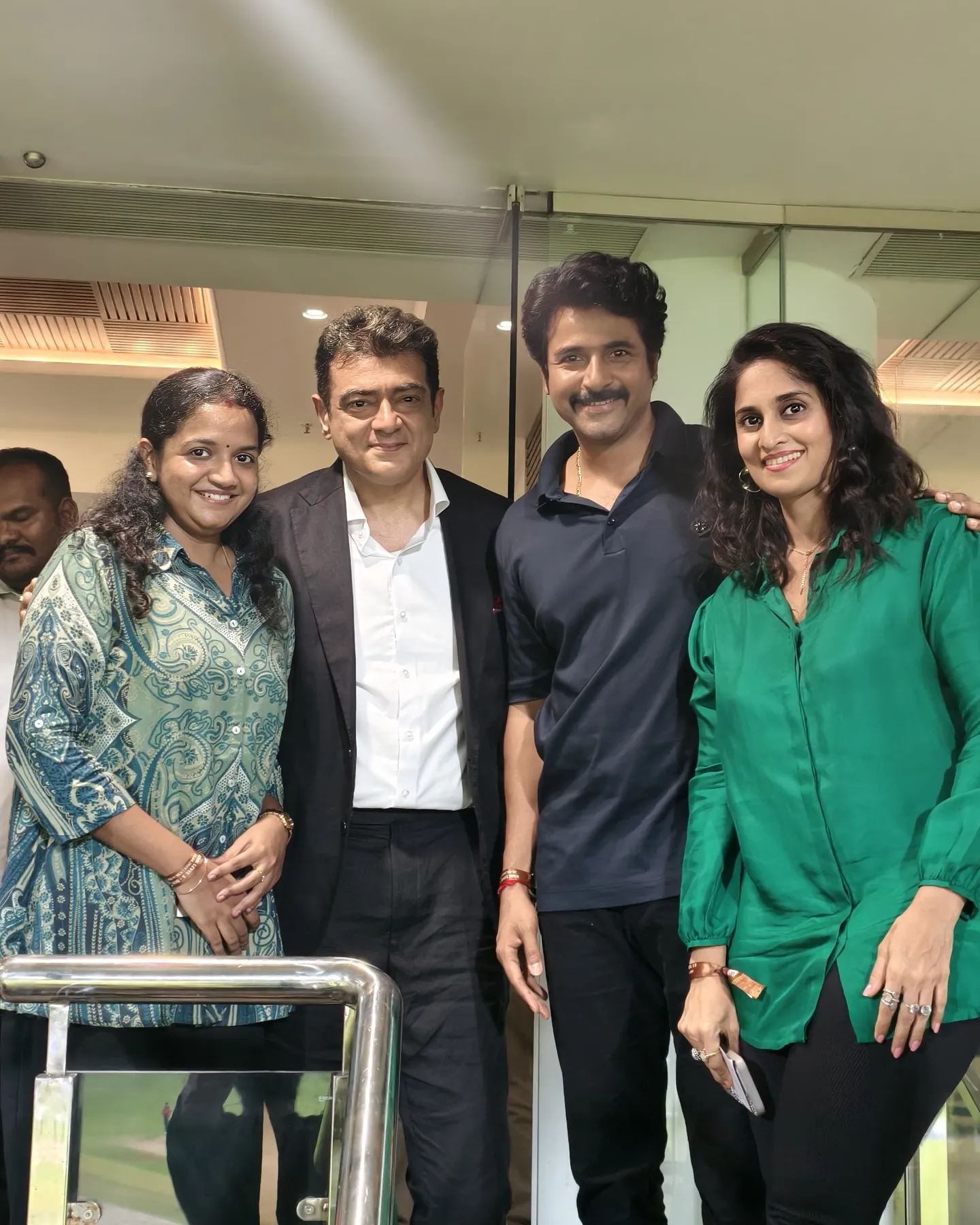 Sk and His Wife Meet Ajith Family At Chepauk Stadium Image