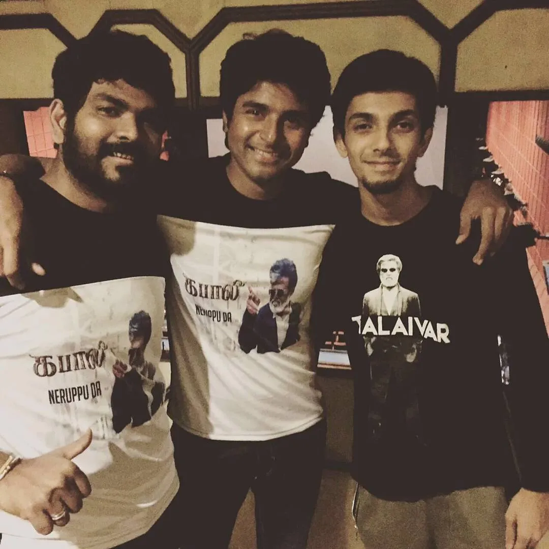 Sk Casual Group Photo with Anirudh and Viknesh Shivan Image