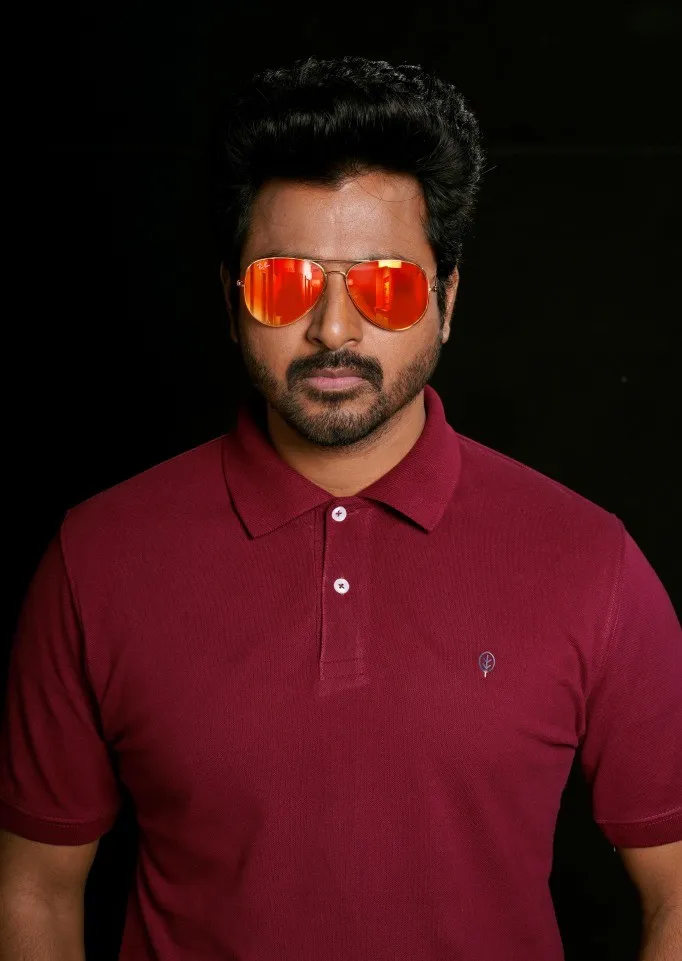 Sk in Red Polo Shirt with Stylish Reflective Shades Wallpaper