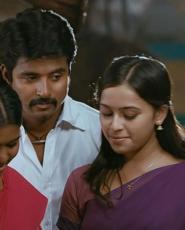 Sk Looking Sri Divya from Varuthapadatha Valibar Sangam