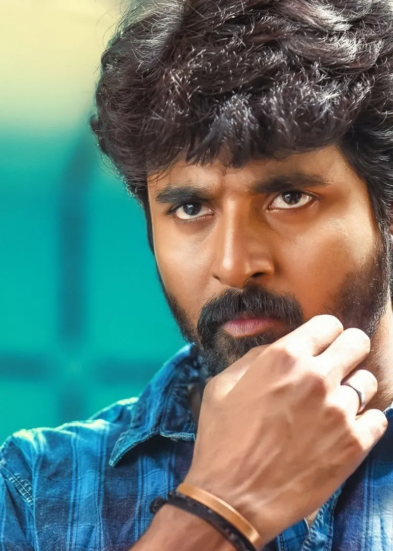 Stunning Pose of Sivakarthikeyan from the Vellaikaran Movie