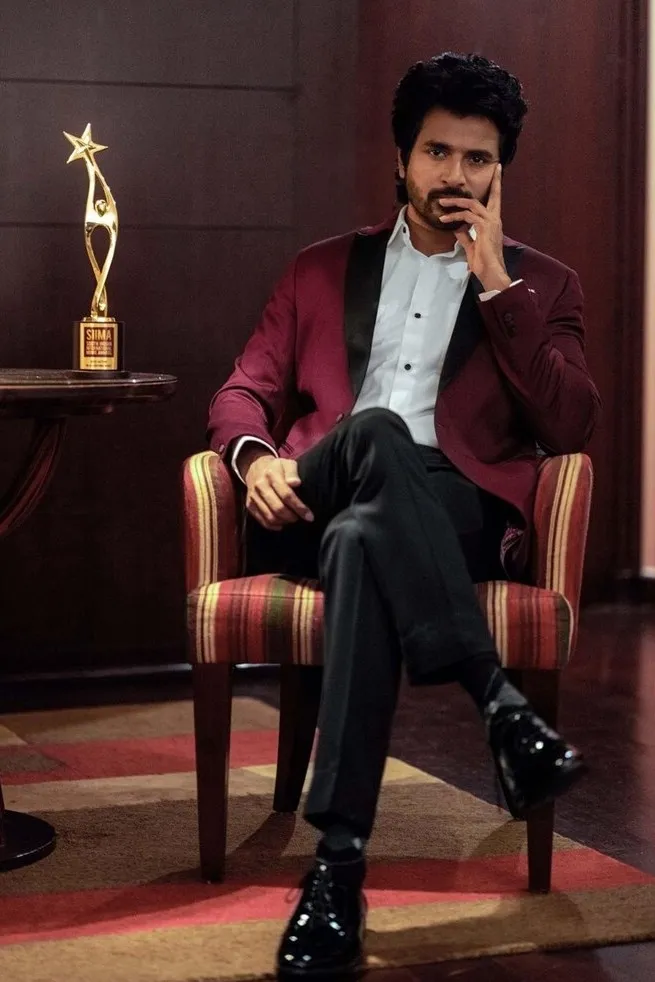Stylish Look of Sivakarthikeyan in Red Suit with Siima Award