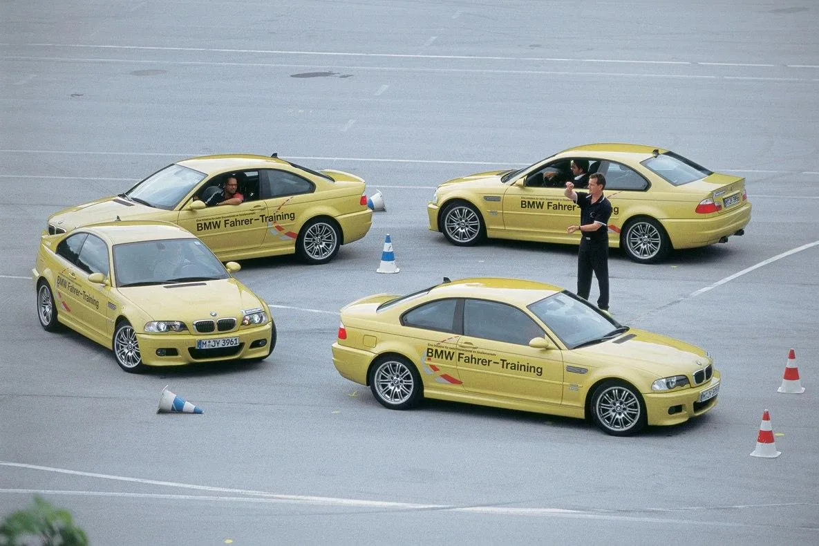Bmw Fahrer Training with Yellow Cars and Driving Instruction