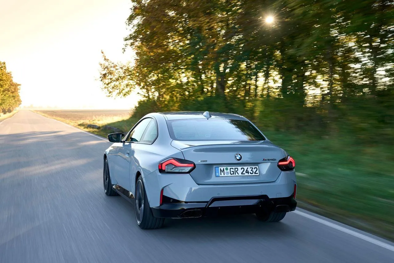 Bmw Luxury Sedan Showcasing Advanced Road Driving Features