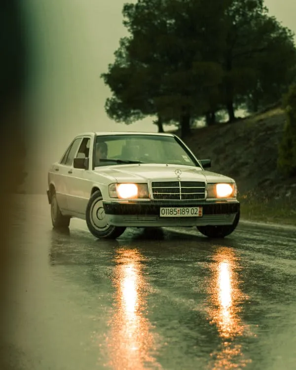 Classic Mercedes Benz Driving Through Rain Wallpaper HD